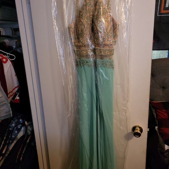 Dress - Picture 2 of 2